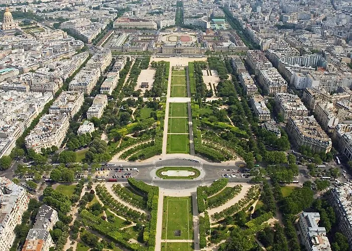 Tour Eiffel Champs De Mars Párizs